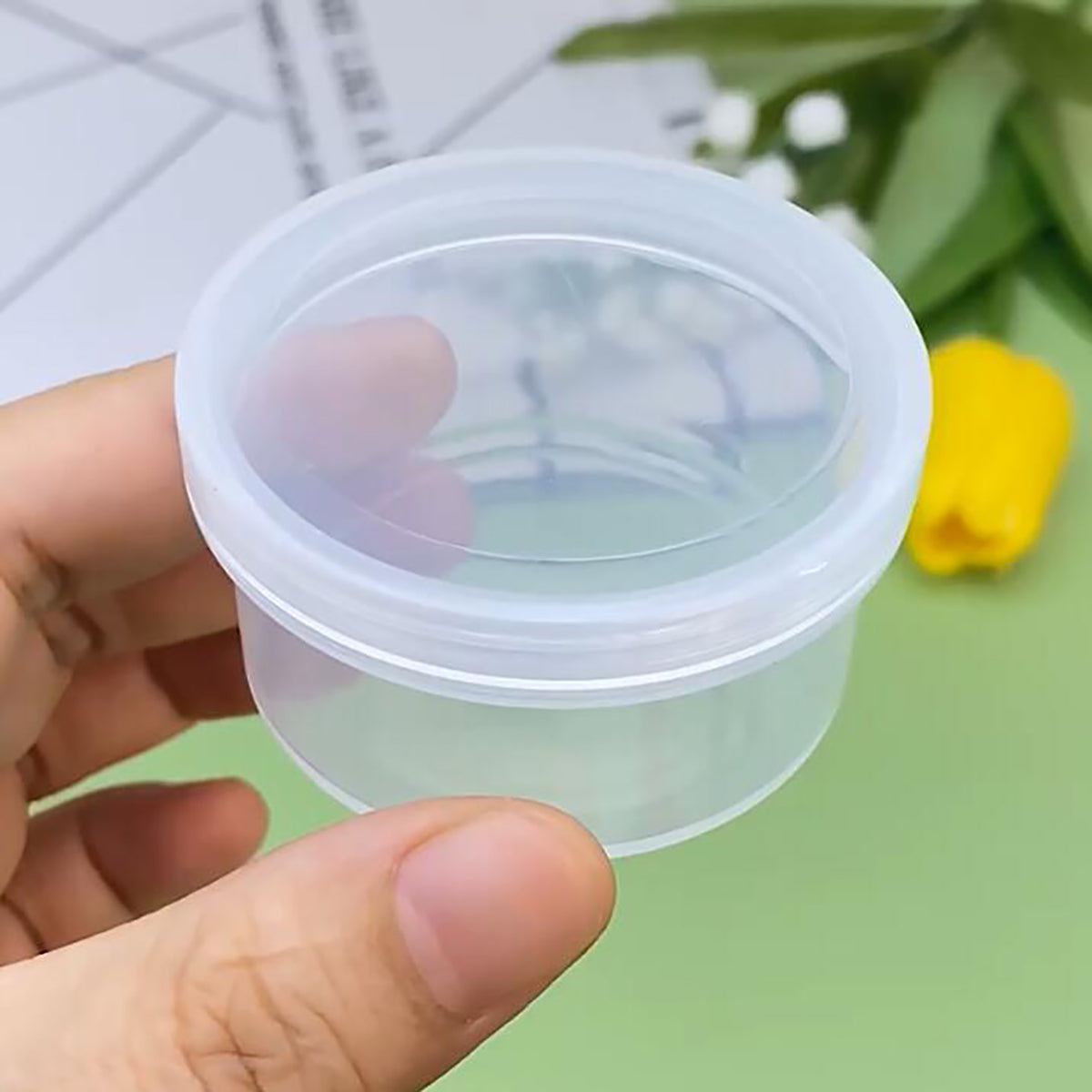 12 Pack 1.01 oz Round Plastic Containers