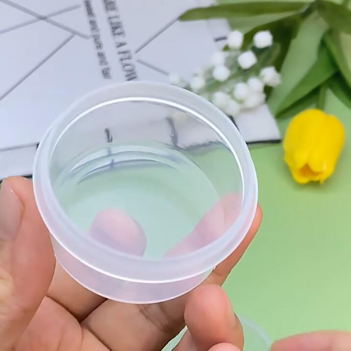 12 Pack 1.01 oz Round Plastic Containers